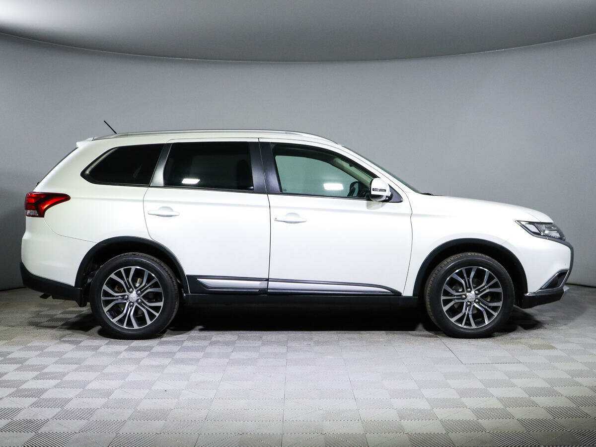 Mitsubishi Outlander с пробегом — 2016 год. Фото: #2