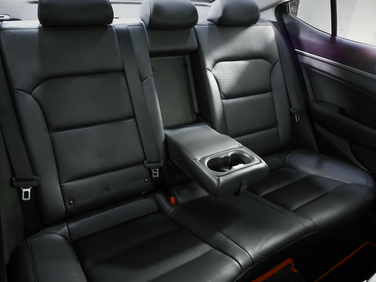 Hyundai Elantra с пробегом — 2016 год. Фото: #20