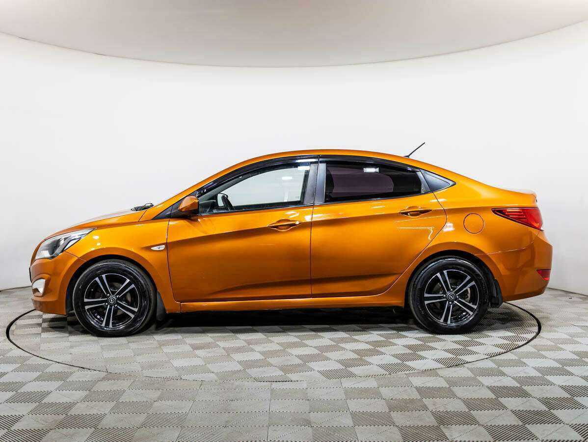 Hyundai Solaris с пробегом — 2014 год. Фото: #6