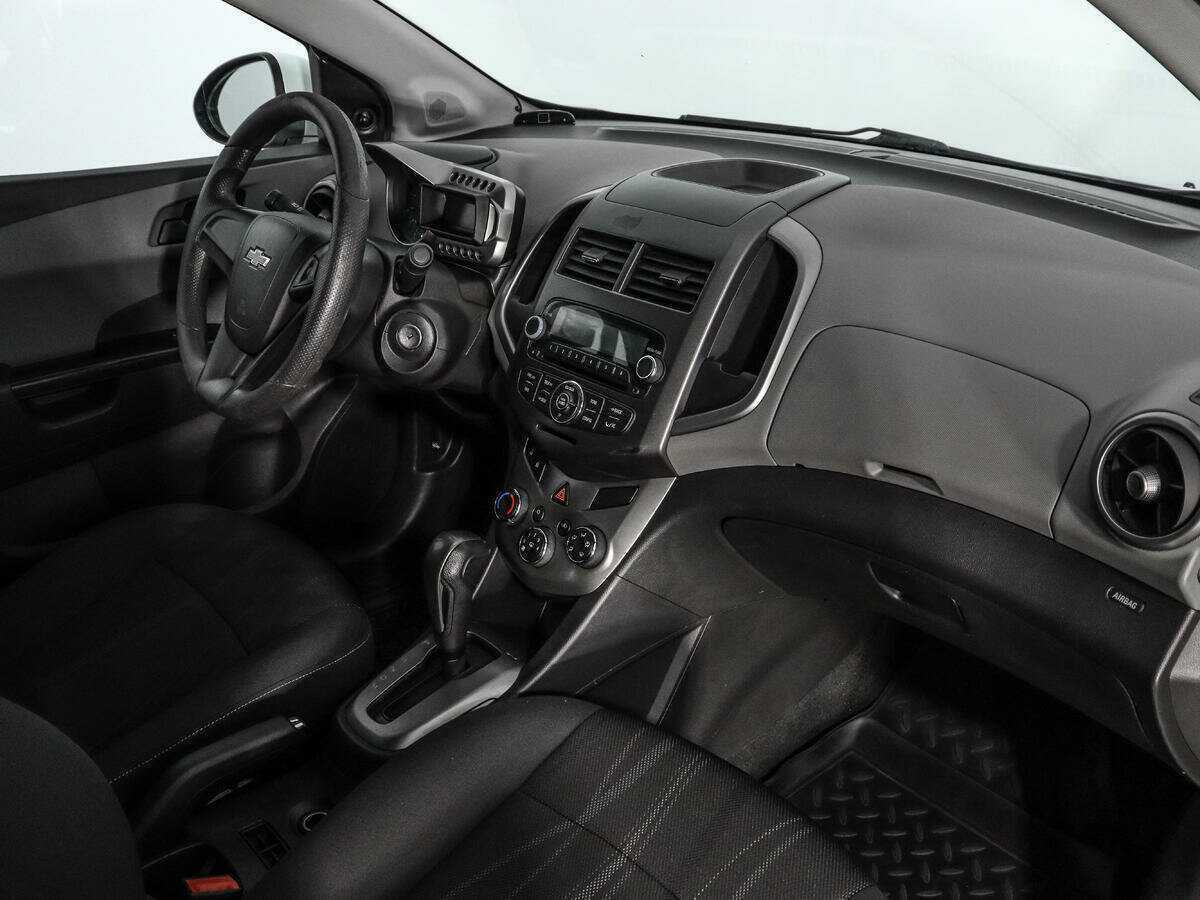 Chevrolet Aveo с пробегом — 2012 год. Фото: #11
