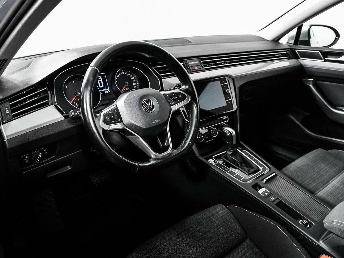 Volkswagen Passat с пробегом — 2019 год. Фото: #12