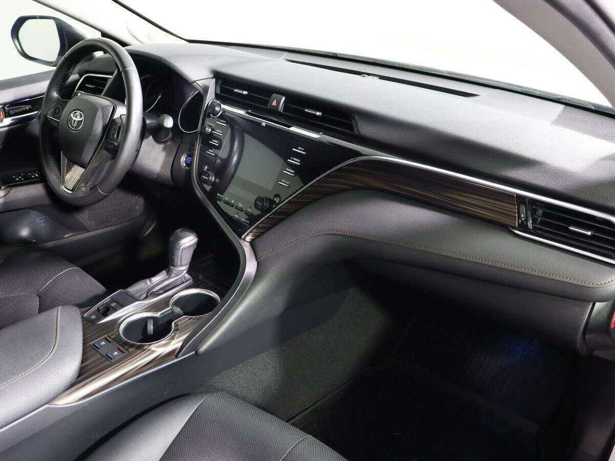 Toyota Camry с пробегом — 2018 год. Фото: #6