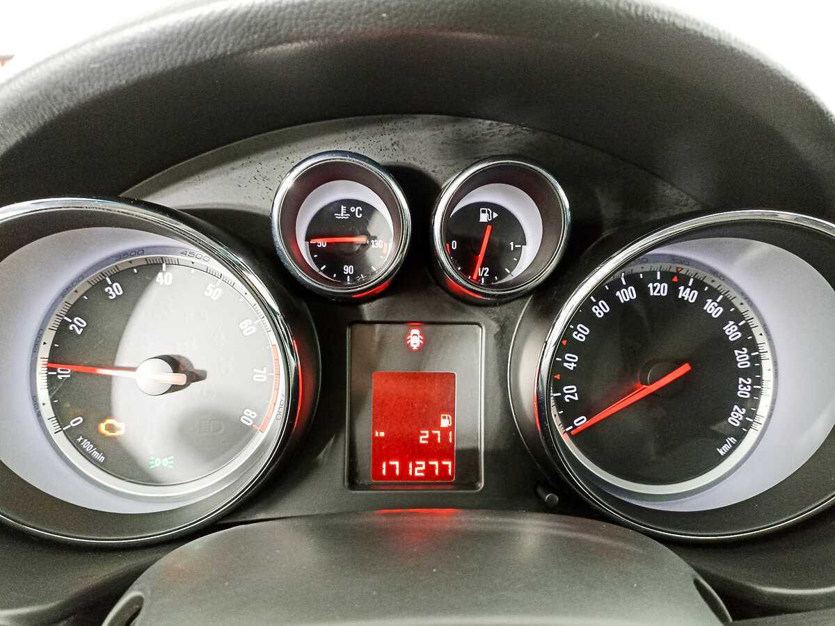 Opel Insignia с пробегом — 2012 год. Фото: #9