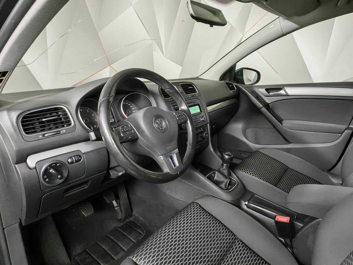 Volkswagen Golf с пробегом — 2012 год. Фото: #13
