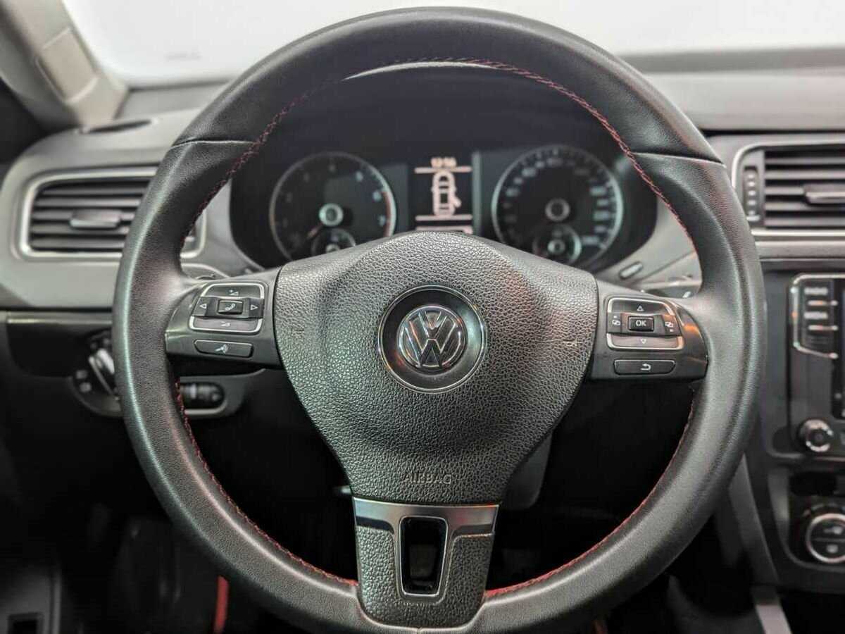 Volkswagen Jetta с пробегом — 2012 год. Фото: #10