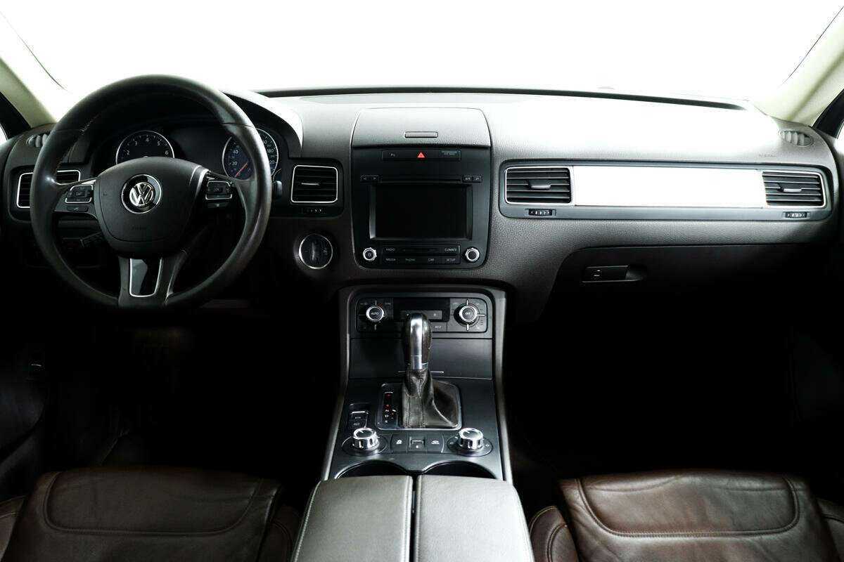 Volkswagen Touareg с пробегом — 2012 год. Фото: #10