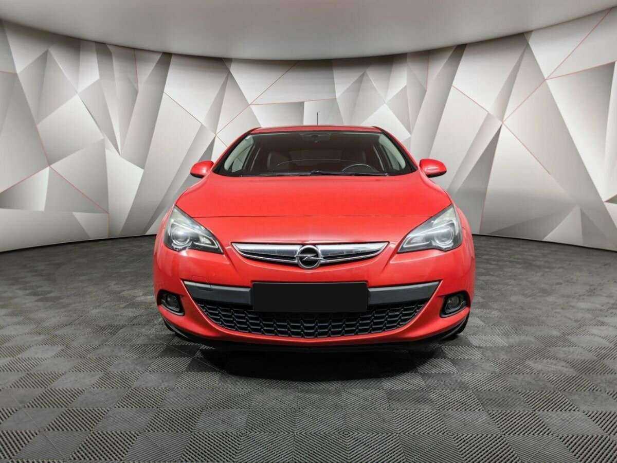 Opel Astra с пробегом — 2012 год. Фото: #6