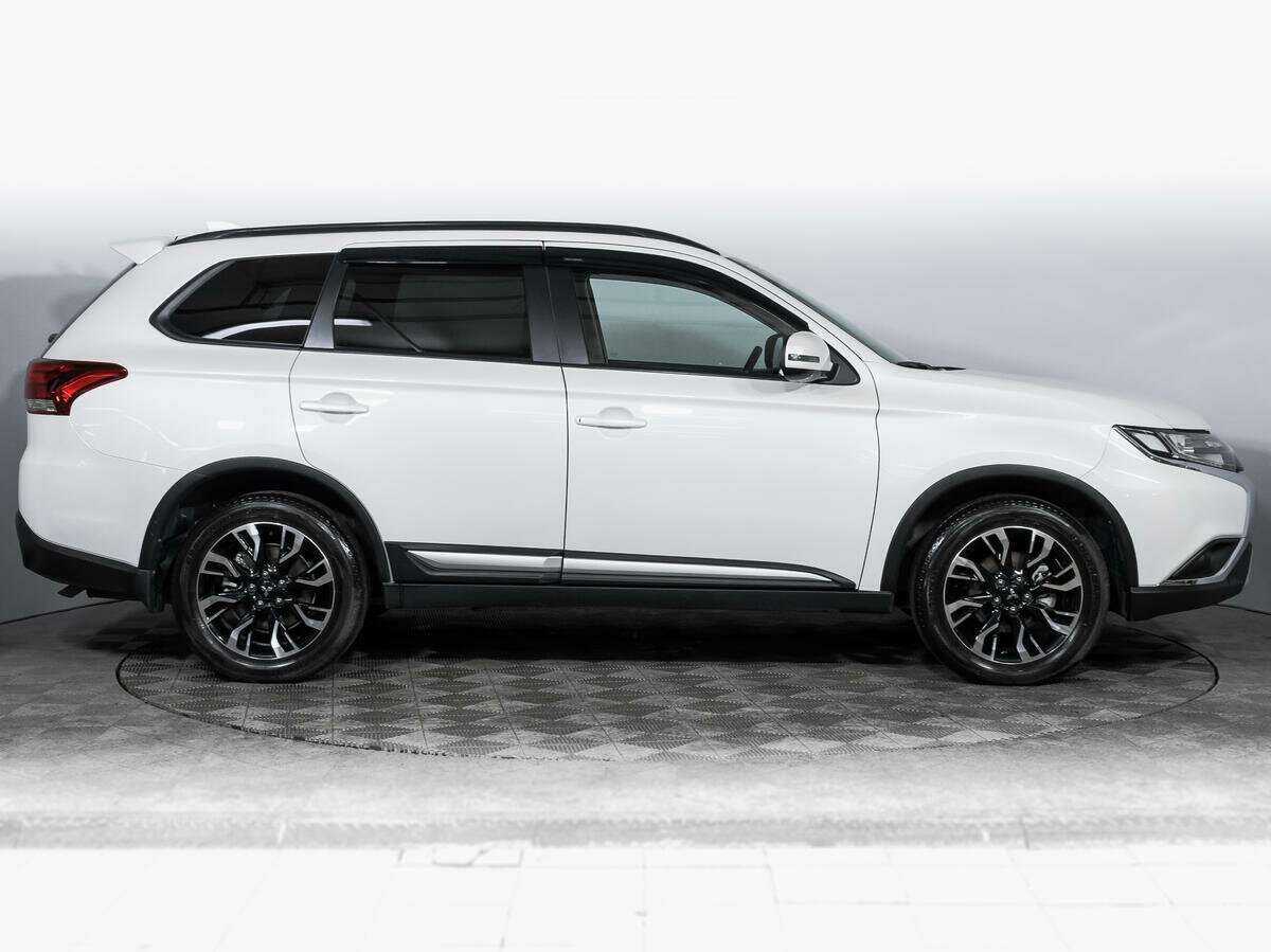 Mitsubishi Outlander с пробегом — 2021 год. Фото: #3