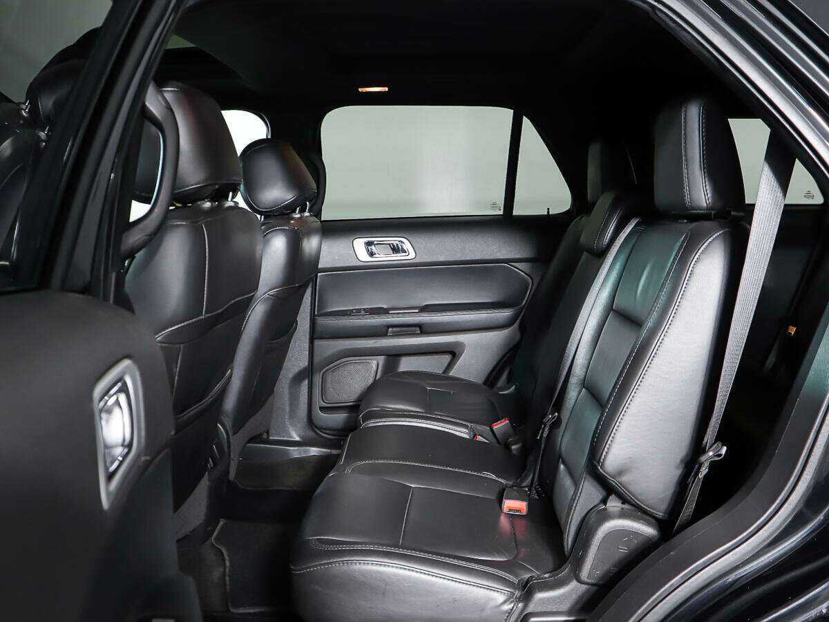Ford Explorer с пробегом — 2014 год. Фото: #9