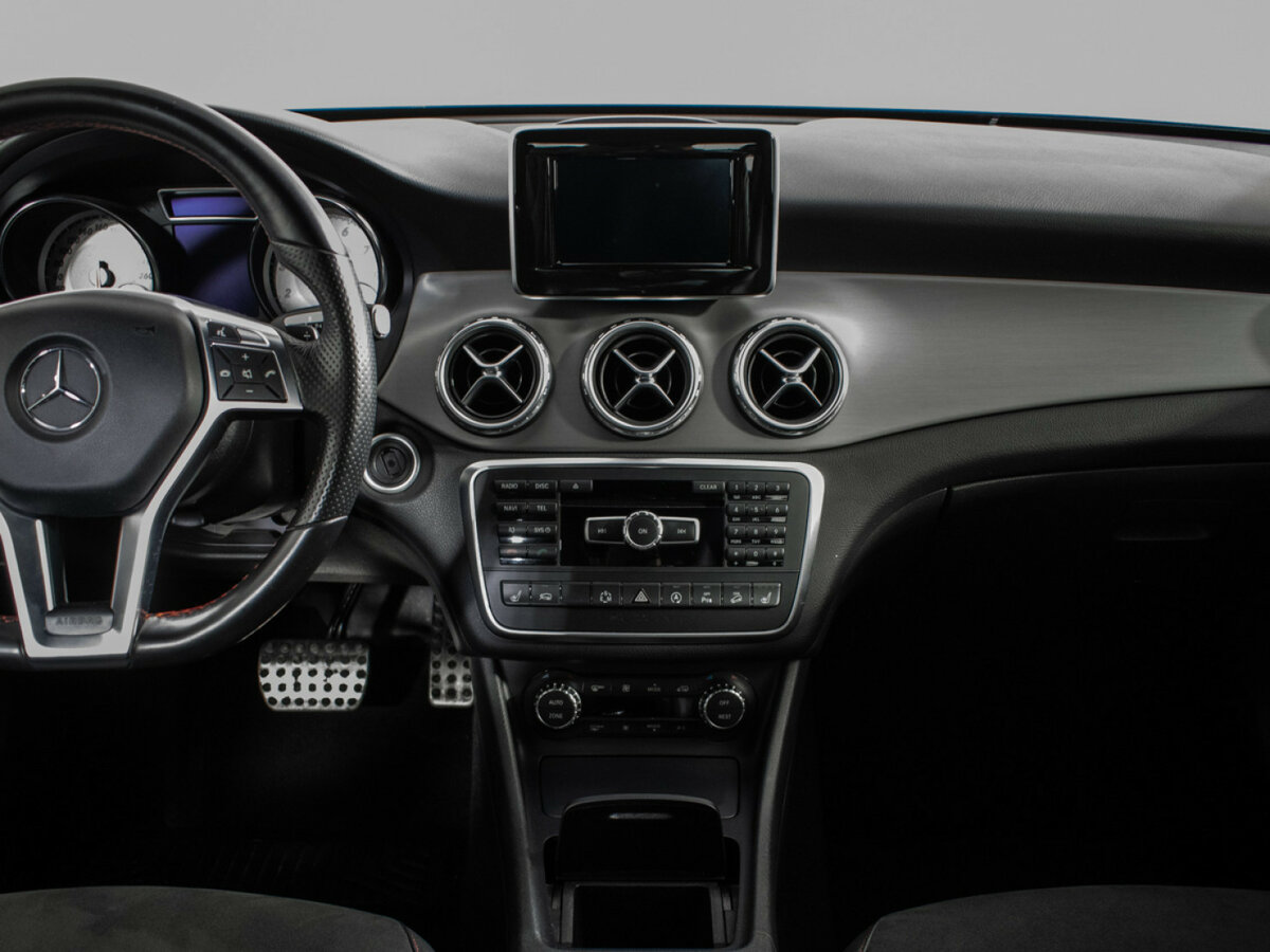 Mercedes-Benz GLA с пробегом — 2015 год. Фото: #10