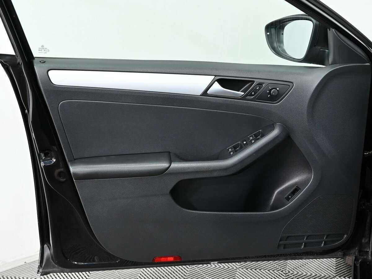 Volkswagen Jetta с пробегом — 2012 год. Фото: #8