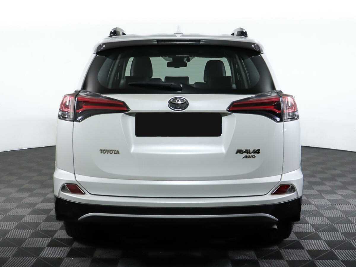 Toyota RAV4 с пробегом — 2018 год. Фото: #4
