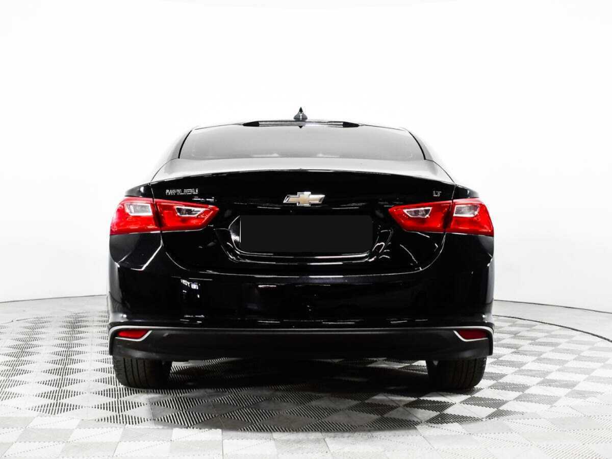 Chevrolet Malibu с пробегом — 2017 год. Фото: #4