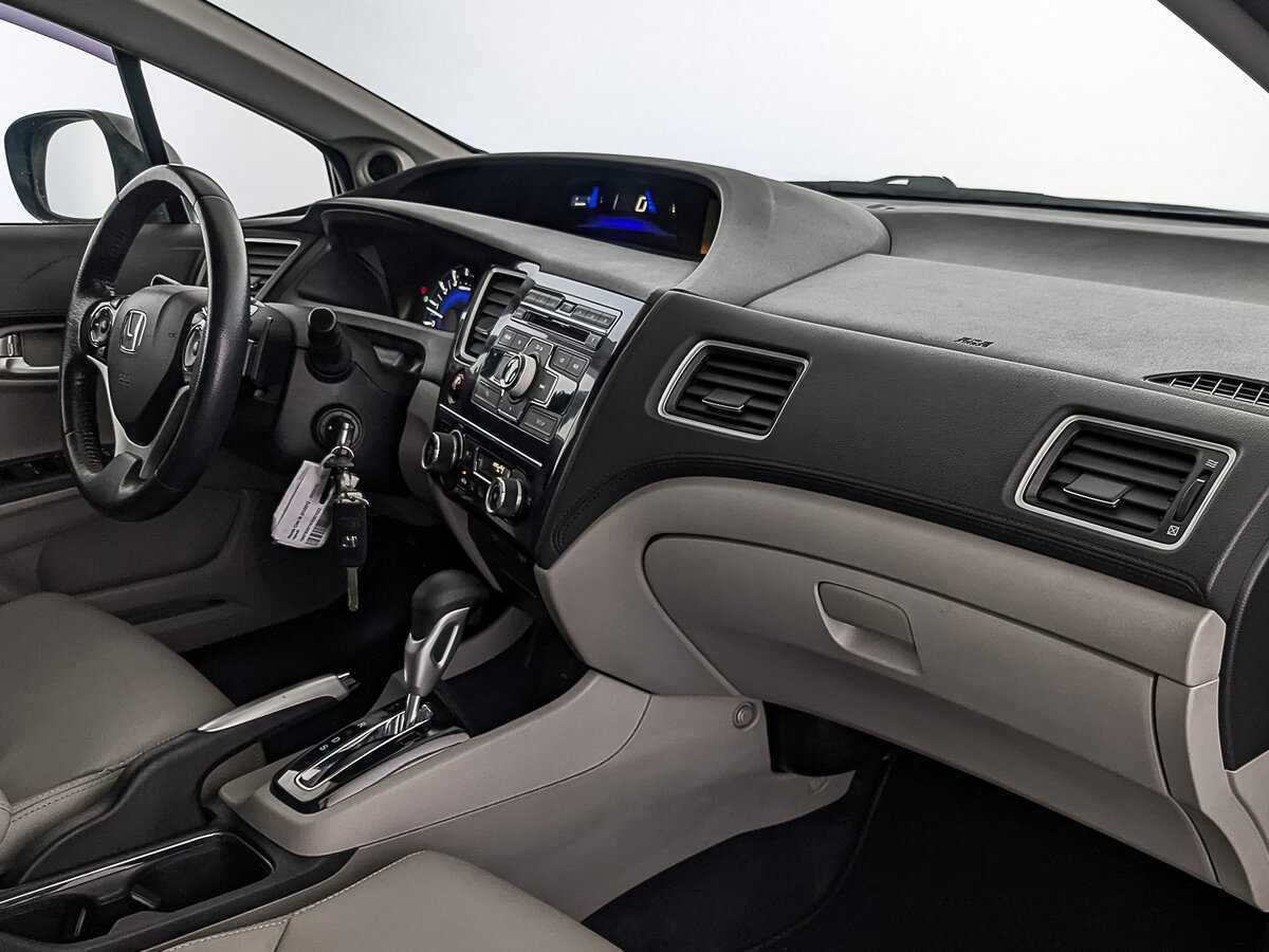 Honda Civic с пробегом — 2013 год. Фото: #12