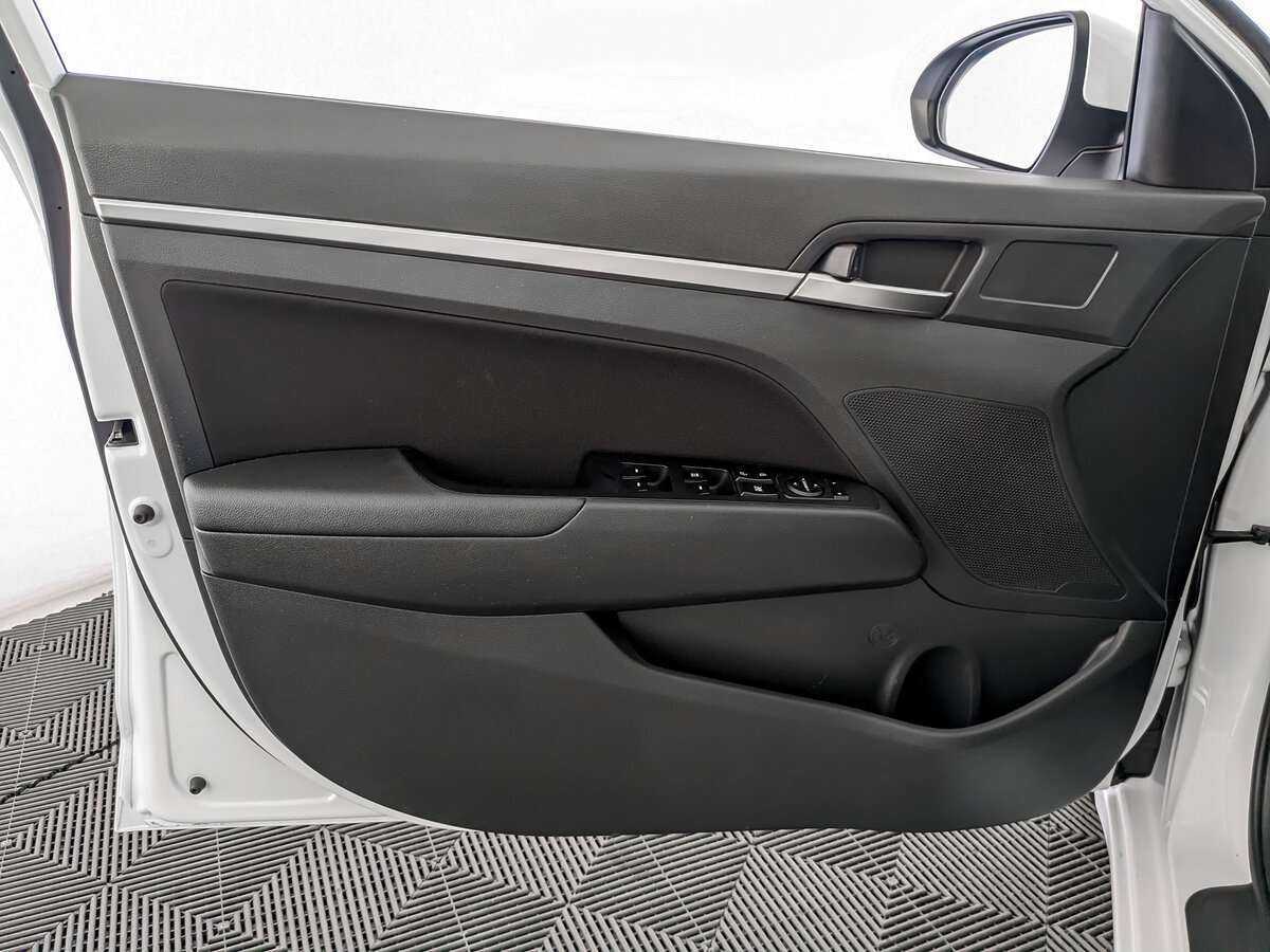 Hyundai Elantra с пробегом — 2020 год. Фото: #14