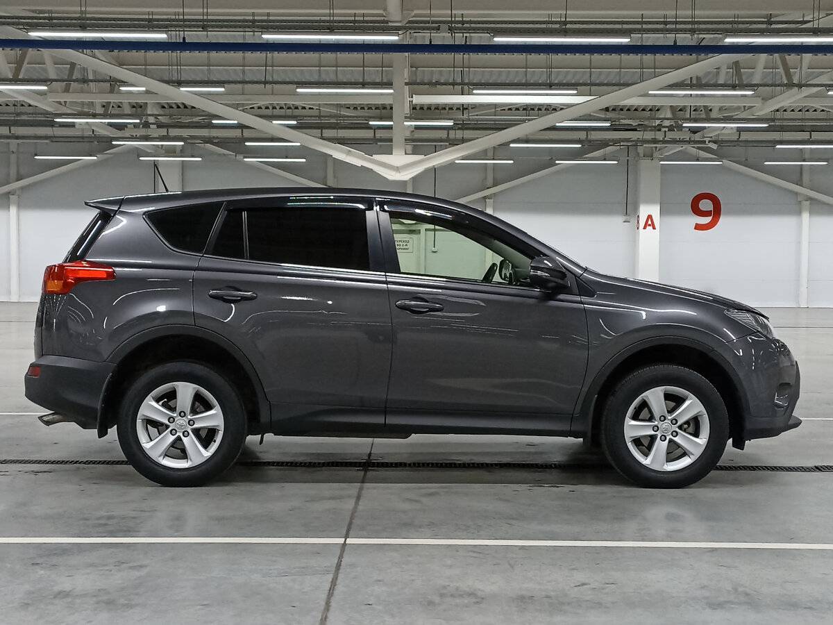 Toyota RAV4 с пробегом — 2013 год. Фото: #3