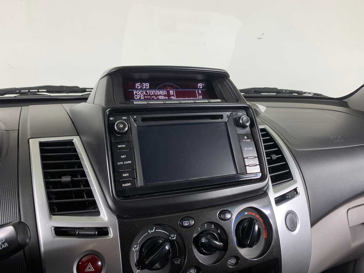 Mitsubishi Pajero Sport с пробегом — 2014 год. Фото: #15