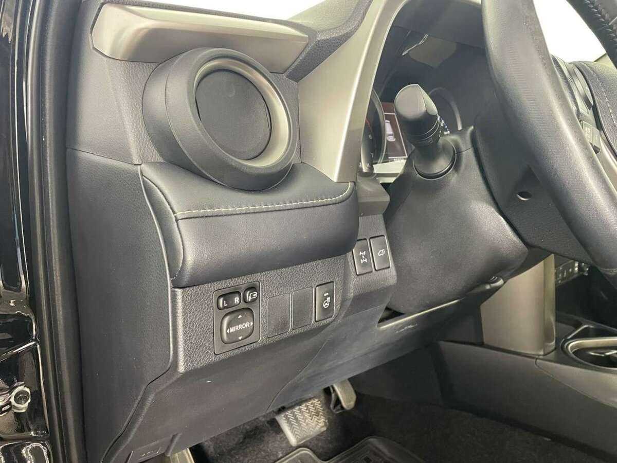 Toyota RAV4 с пробегом — 2018 год. Фото: #8