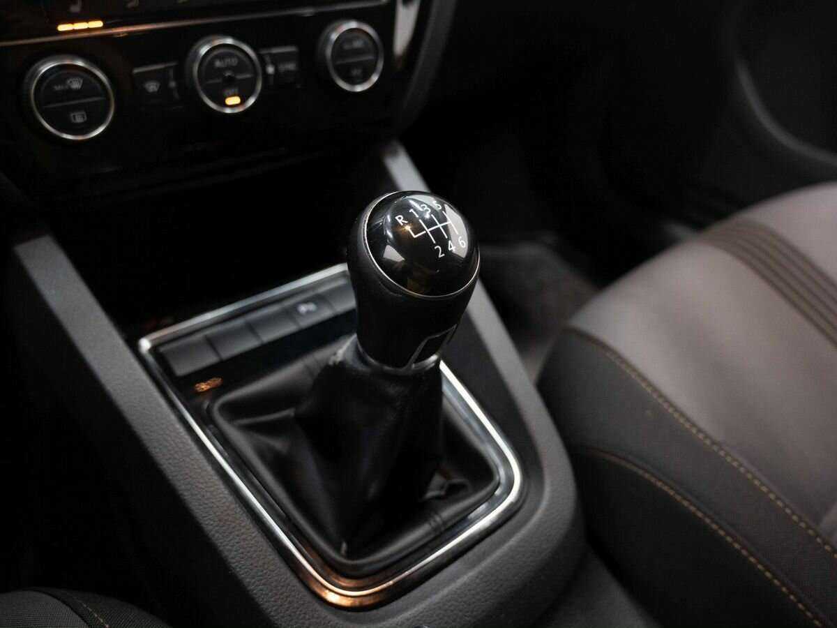 Volkswagen Jetta с пробегом — 2016 год. Фото: #16