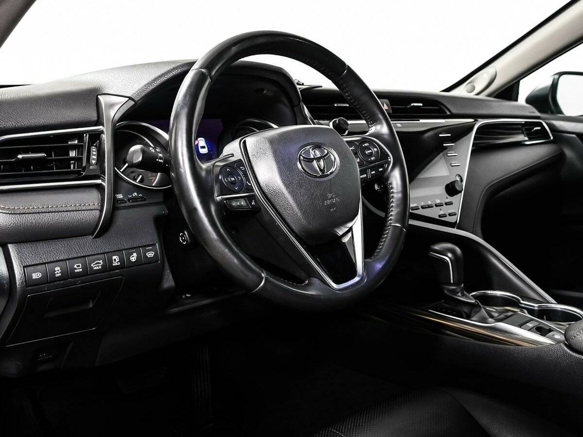 Toyota Camry с пробегом — 2019 год. Фото: #11