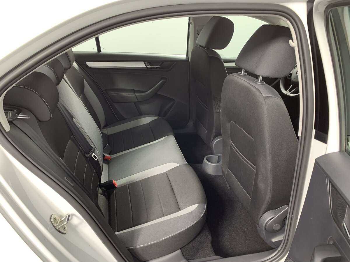 Skoda Rapid с пробегом — 2019 год. Фото: #16