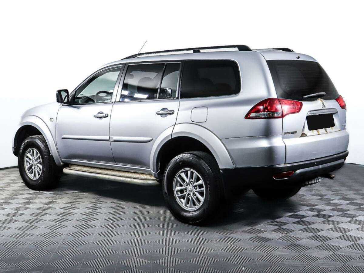 Mitsubishi Pajero Sport с пробегом — 2014 год. Фото: #6