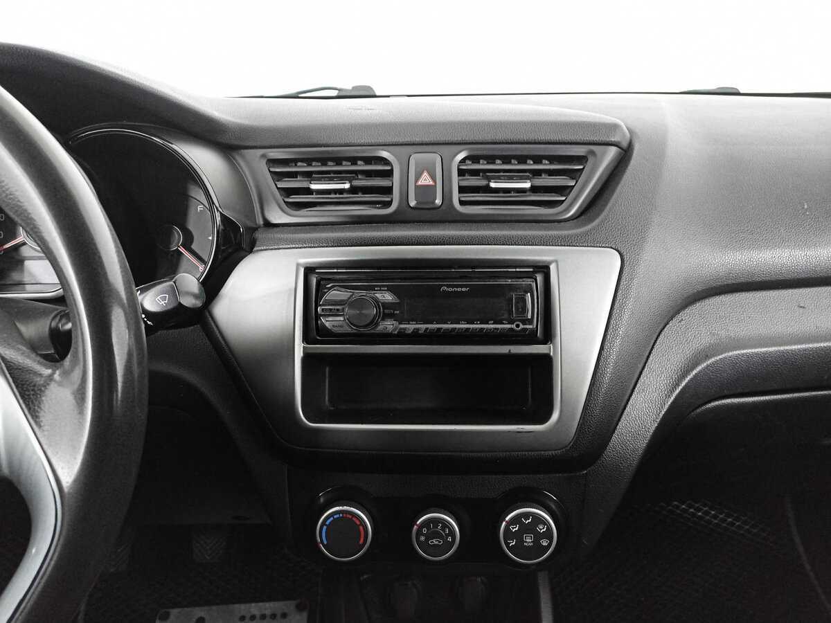 Kia Rio с пробегом — 2015 год. Фото: #12