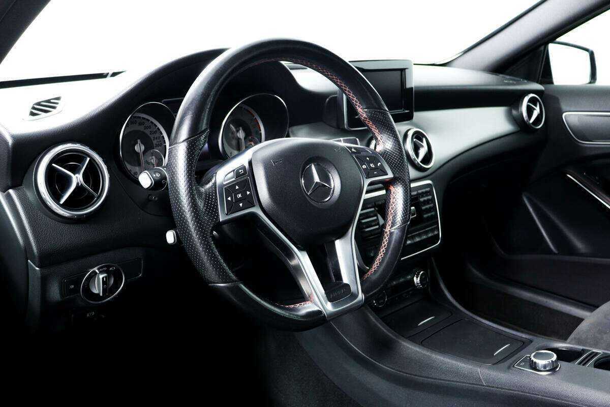 Mercedes-Benz GLA с пробегом — 2015 год. Фото: #12