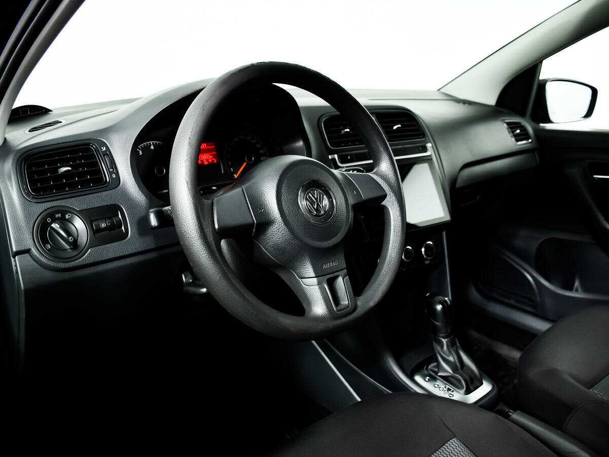 Volkswagen Polo с пробегом — 2012 год. Фото: #12