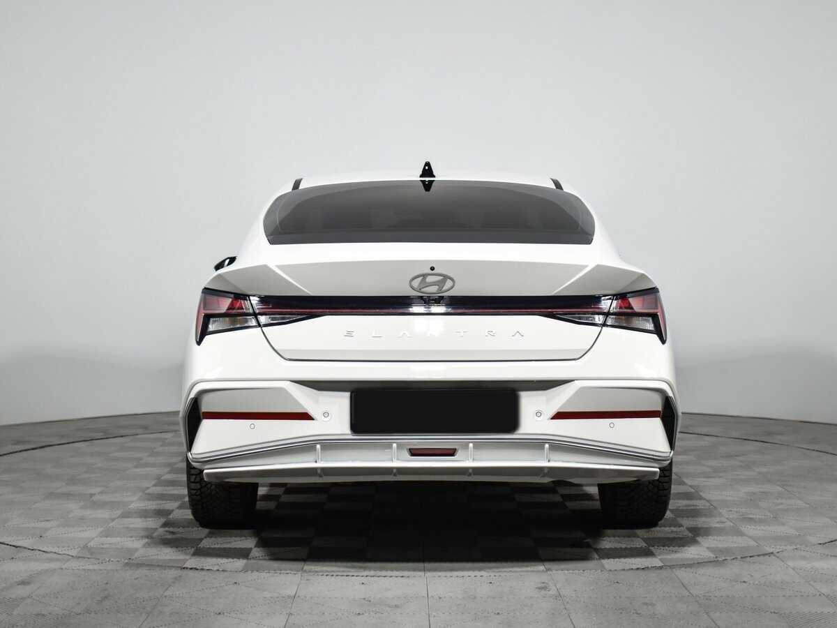 Hyundai Elantra с пробегом — 2023 год. Фото: #5