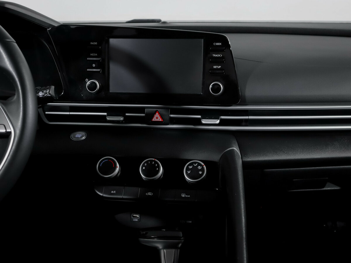 Hyundai Elantra с пробегом — 2023 год. Фото: #10