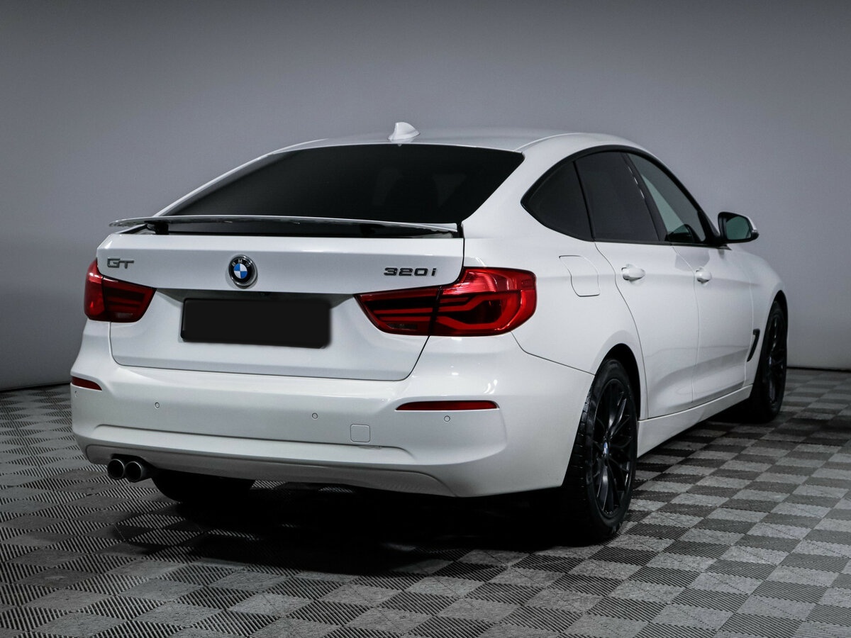 BMW 3 серии с пробегом — 2018 год. Фото: #4