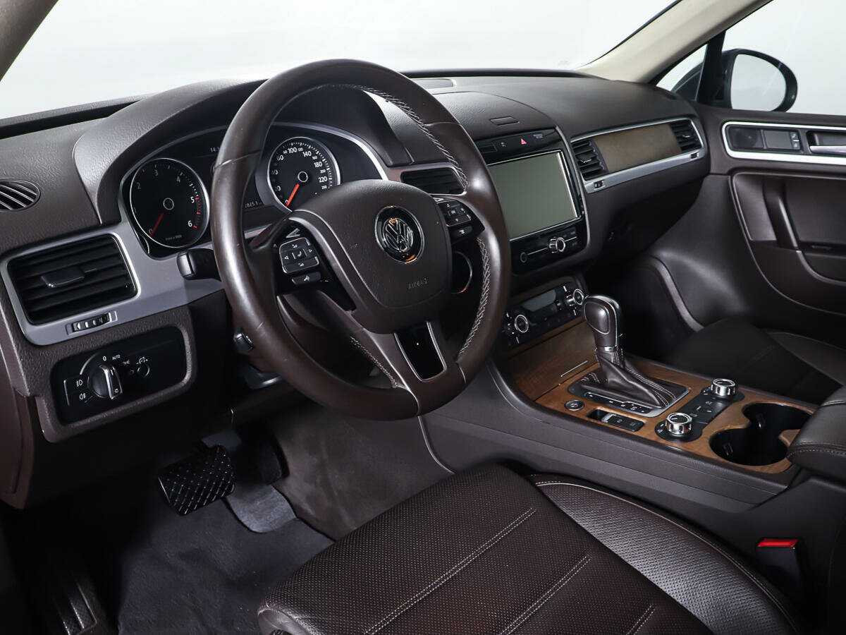 Volkswagen Touareg с пробегом — 2013 год. Фото: #12