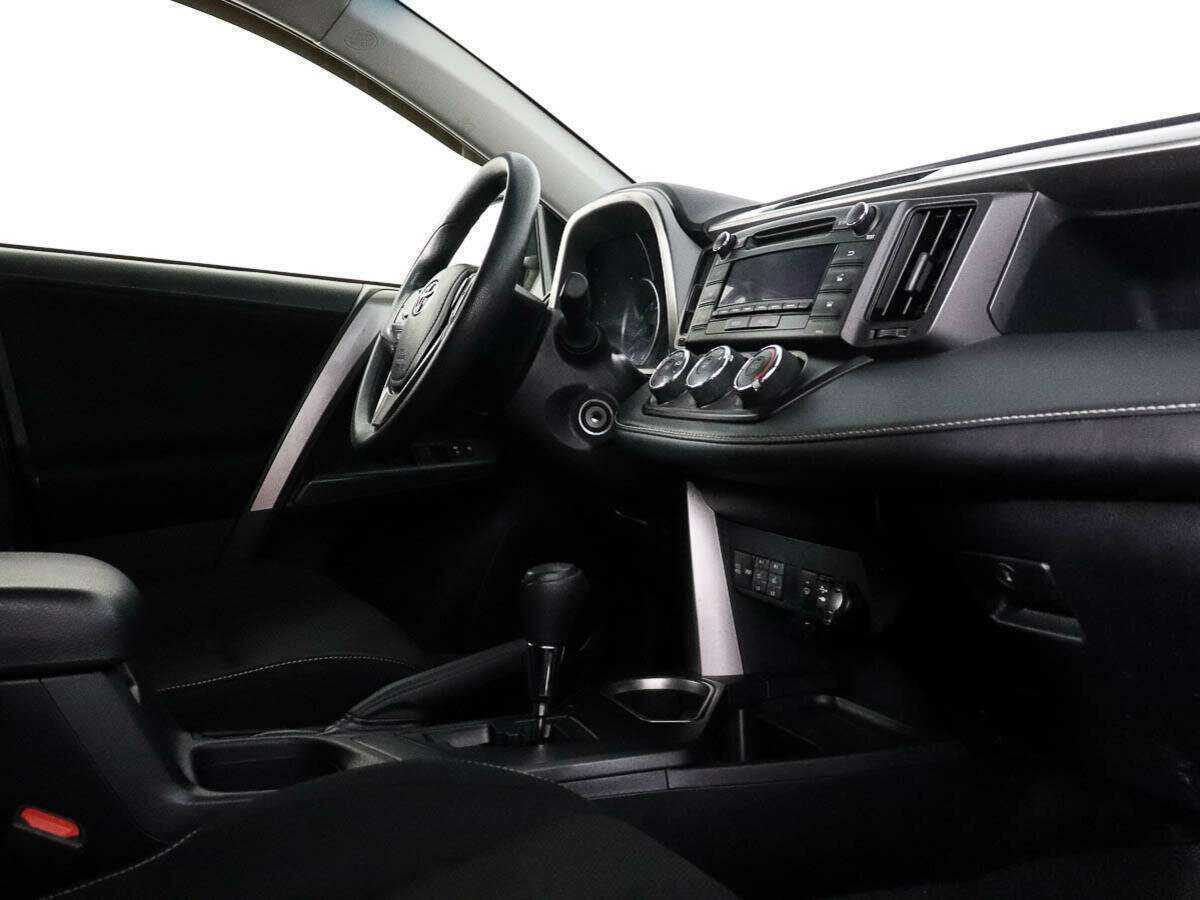 Toyota RAV4 с пробегом — 2016 год. Фото: #6