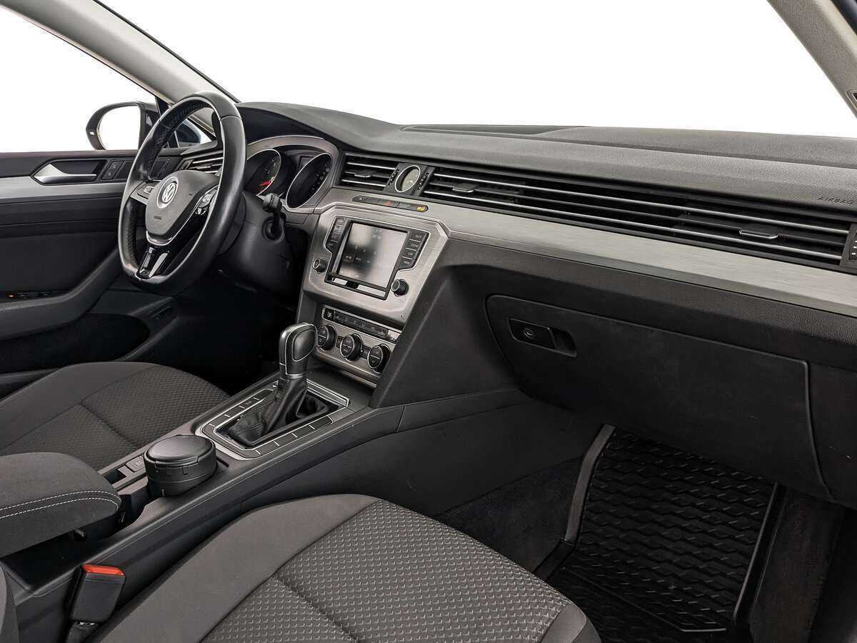 Volkswagen Passat с пробегом — 2016 год. Фото: #7