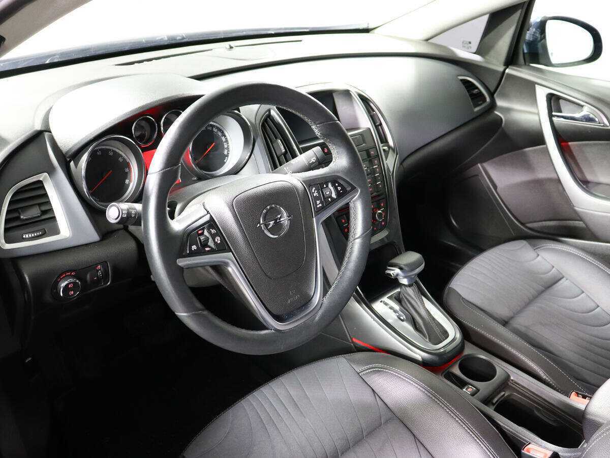 Opel Astra с пробегом — 2014 год. Фото: #11