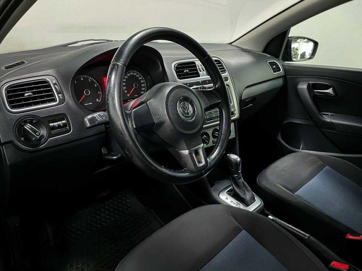 Volkswagen Polo с пробегом — 2013 год. Фото: #8