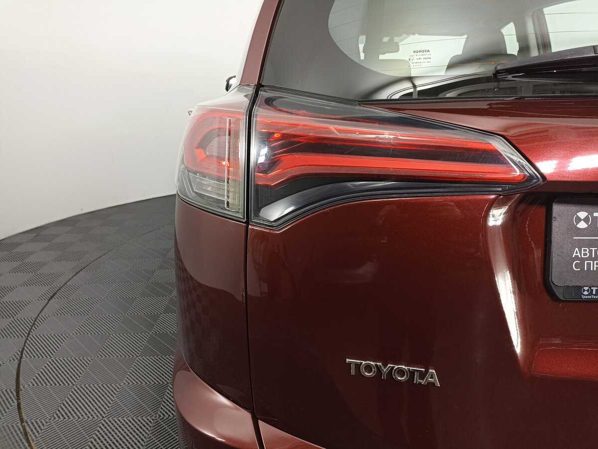 Toyota RAV4 с пробегом — 2018 год. Фото: #8