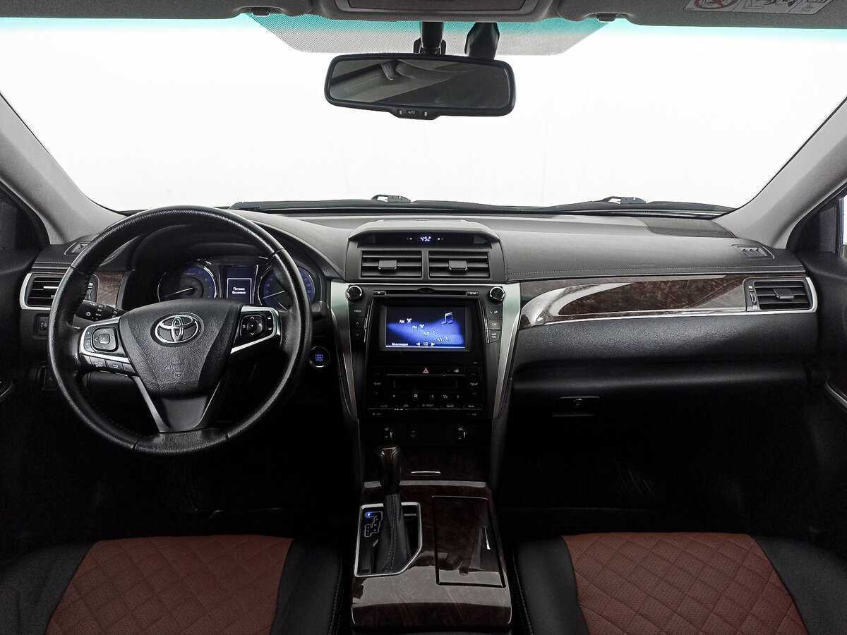 Toyota Camry с пробегом — 2017 год. Фото: #13