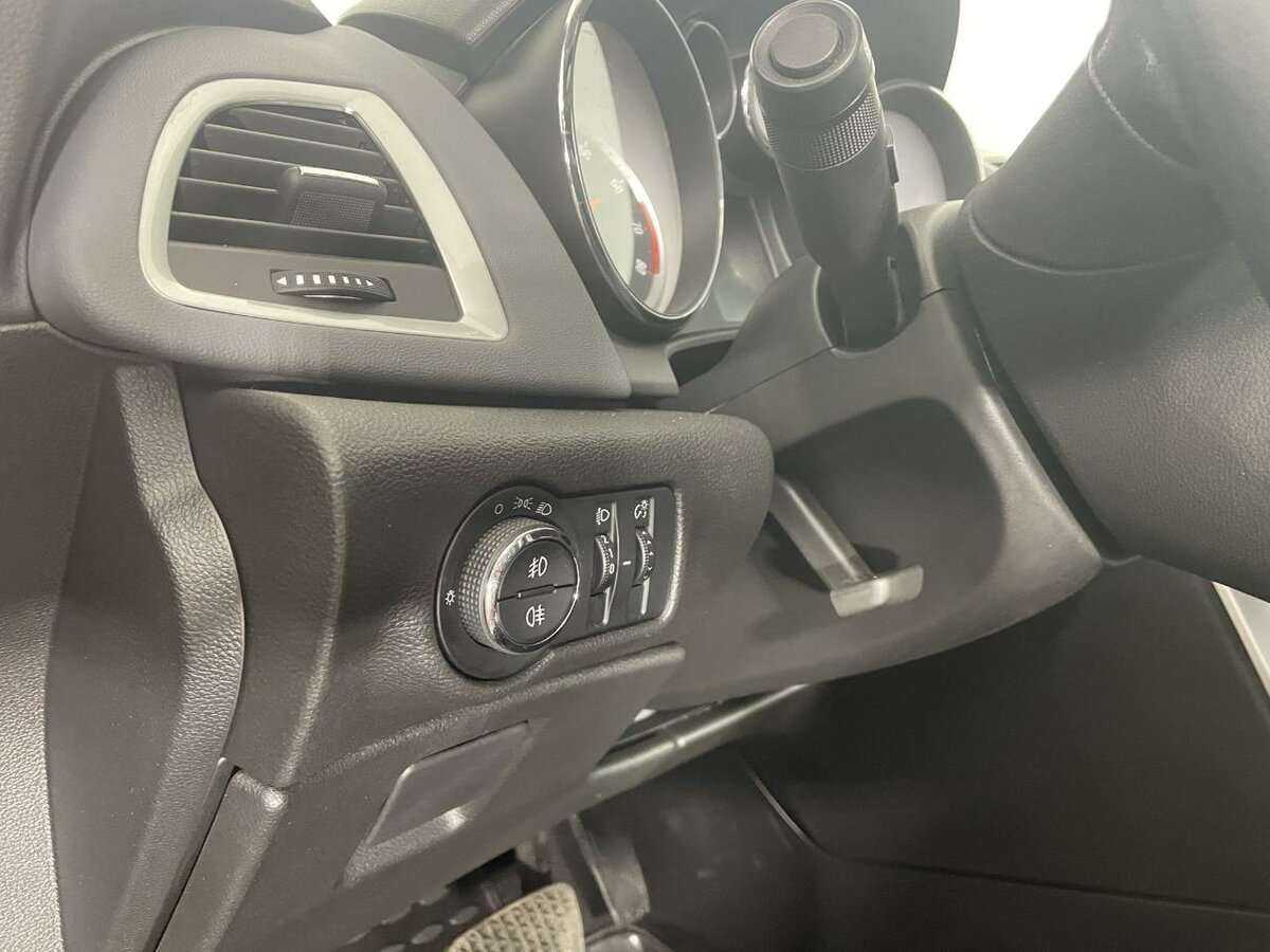 Opel Astra с пробегом — 2013 год. Фото: #8