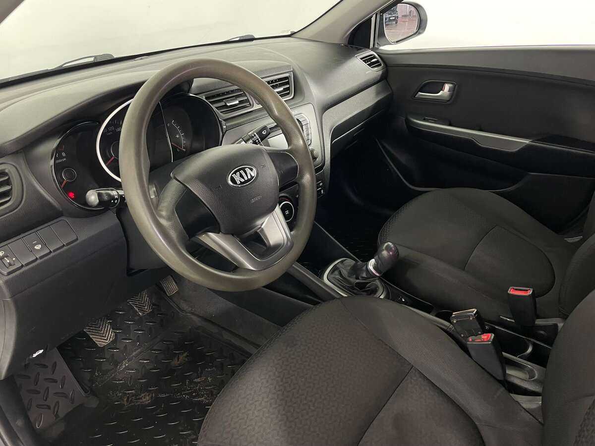 Kia Rio с пробегом — 2013 год. Фото: #6
