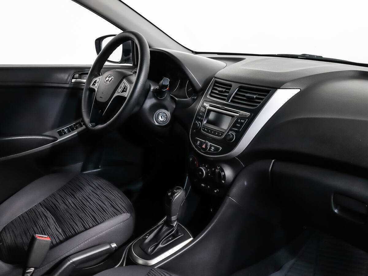 Hyundai Solaris с пробегом — 2014 год. Фото: #10