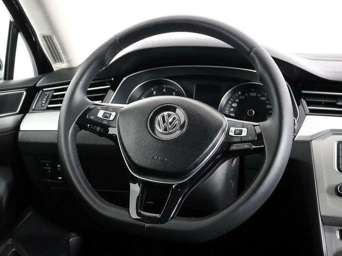 Volkswagen Passat с пробегом — 2017 год. Фото: #12