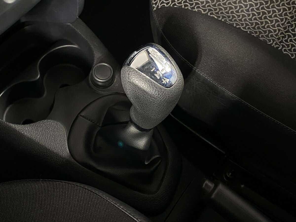 Renault Sandero с пробегом — 2015 год. Фото: #14