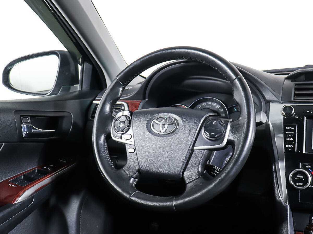 Toyota Camry с пробегом — 2014 год. Фото: #14