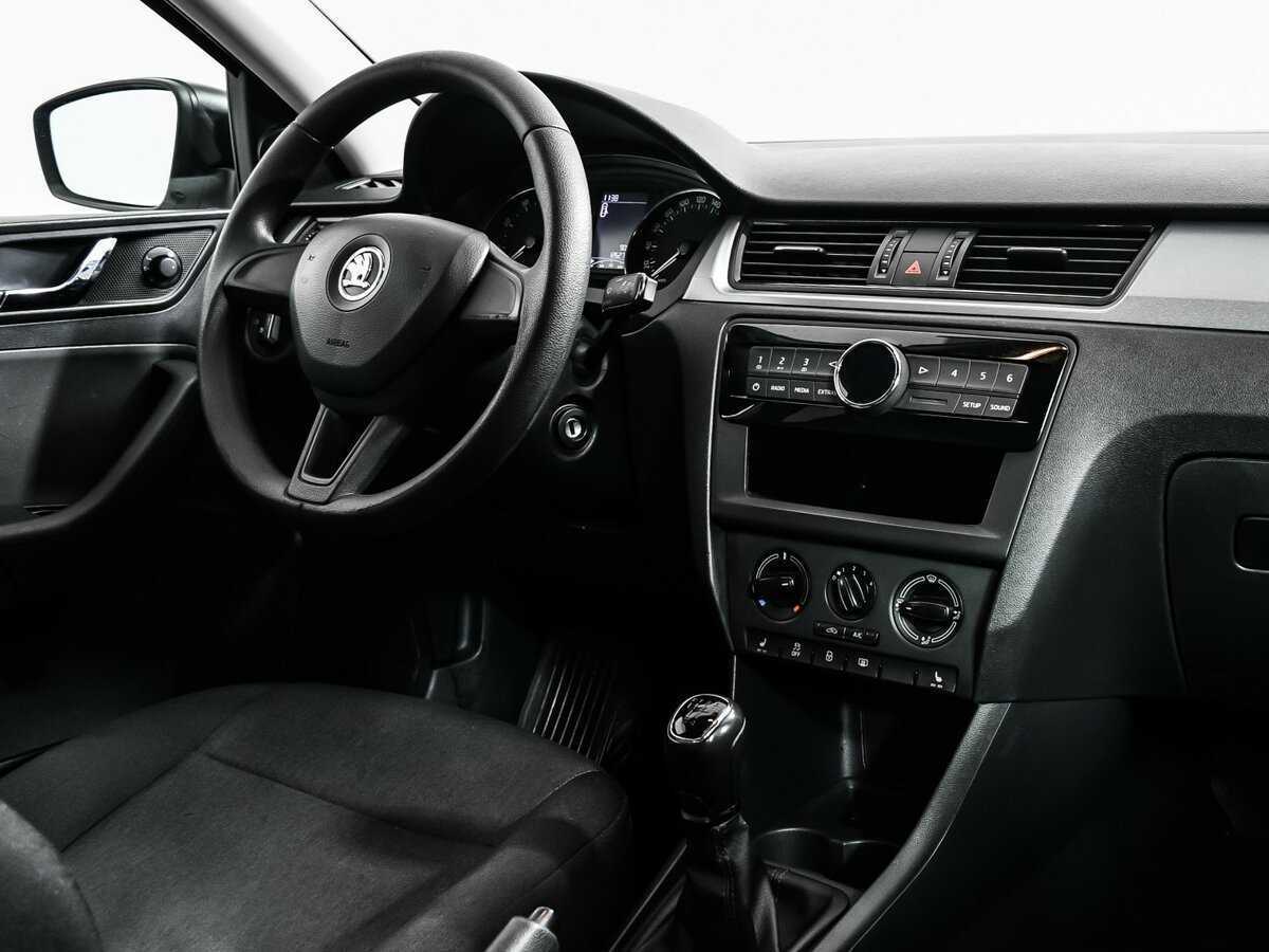 Skoda Rapid с пробегом — 2017 год. Фото: #8