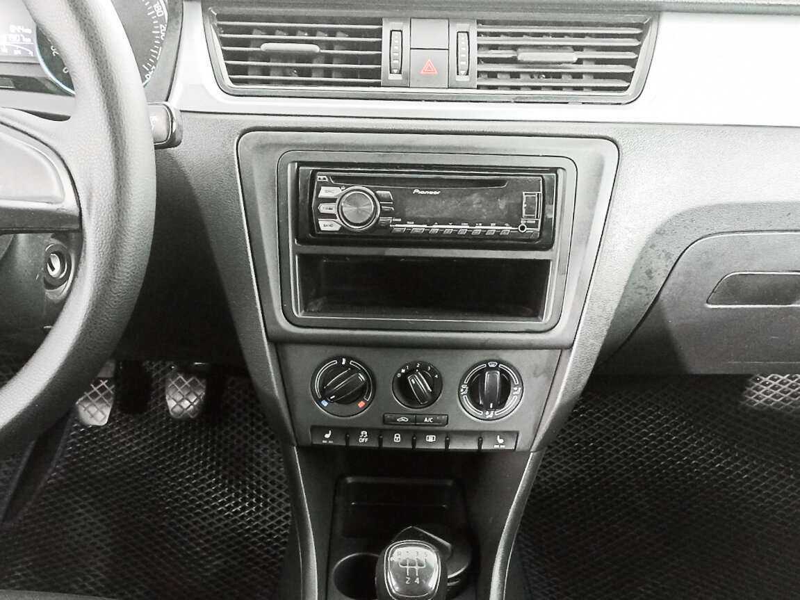 Skoda Rapid с пробегом — 2016 год. Фото: #11