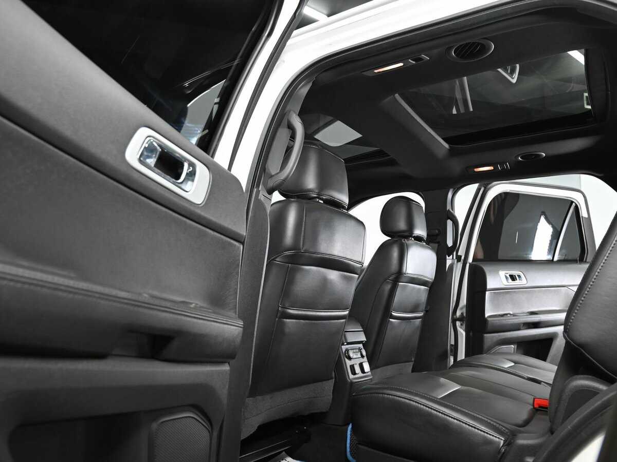 Ford Explorer с пробегом — 2012 год. Фото: #12
