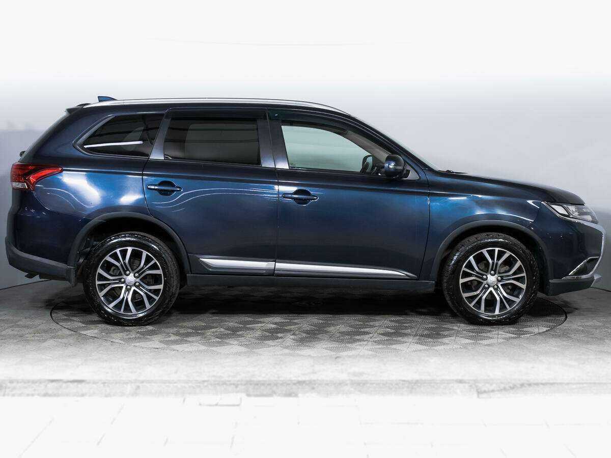 Mitsubishi Outlander с пробегом — 2017 год. Фото: #3