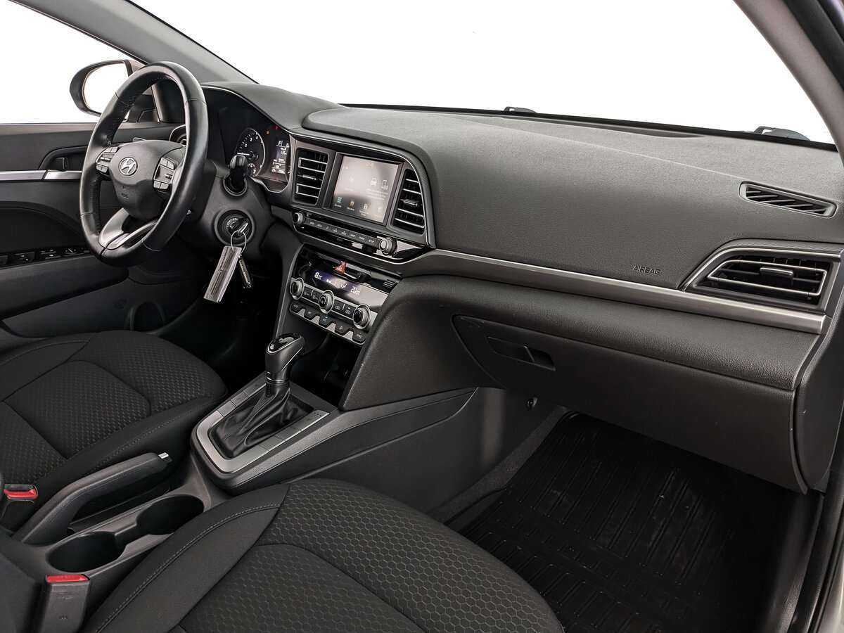 Hyundai Elantra с пробегом — 2019 год. Фото: #8